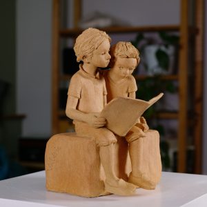 Deux enfants et un livre - vue d'ensemble 01
